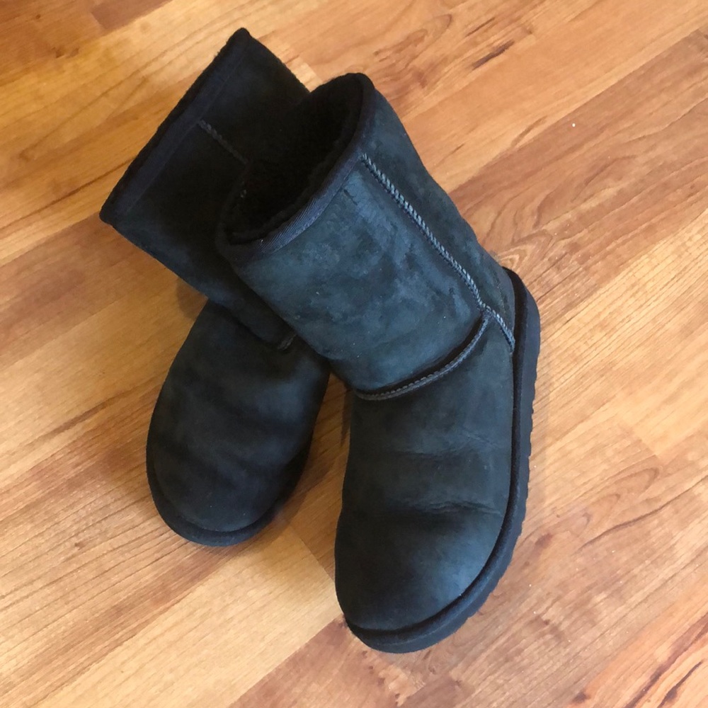 Black uggs 😍